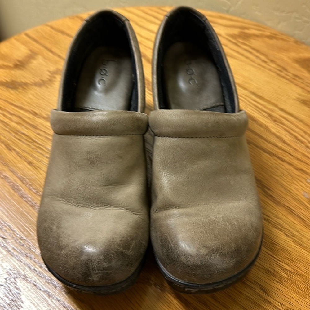 BORN B.O.C leather clogs-taupe/grey Womens 8